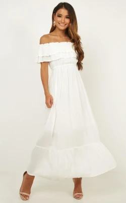 Robe longue à épaules dénudées pour femme en blanc